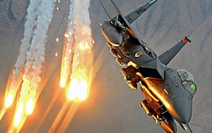 Liên quân quốc tế không kích Taliban, 30 dân thường 'chết oan'