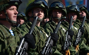 Hơn 5.000 người diễu hành Kỷ niệm 75 năm Cuộc duyệt binh lịch sử của Hồng quân Liên Xô