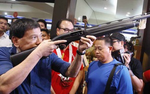 Tổng thống Duterte 'không cần' 26.000 khẩu súng trường của Mỹ