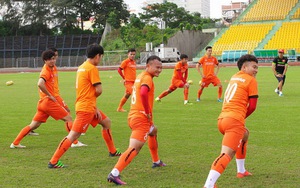 CĐV Cần Thơ 'săn' hụt thầy trò Hữu Thắng