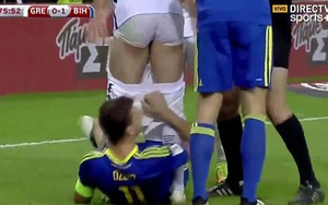 HÀI HƯỚC: Dzeko bị đuổi khỏi sân vì... tụt quần đối phương