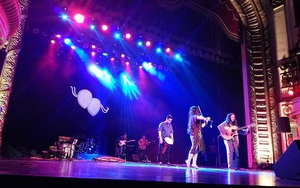 Lê Minh Sơn mải 'buôn chuyện' làm nhạt 'tiếng khóc trong hũ'