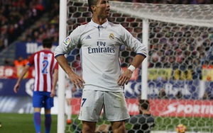 Ronaldo áp đảo Messi ở cuộc đua Bóng Vàng sau hat-trick hạ Atletico Madrid