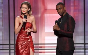 Khán giả khoái chí khi cặp MC 'nhại giọng' vợ chồng ông Trump