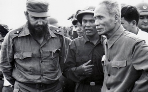 VIDEO: Thước phim vô giá về lãnh tụ Fidel Castro tại sân bay Gia Lâm 1973