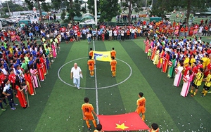 Lễ hội màu sắc và bữa tiệc bàn thắng