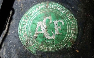 Nam Mỹ ngừng toàn bộ các trận đấu sau vụ máy bay chở đội bóng Brazil rơi