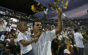 XÚC ĐỘNG: Đối thủ của Chapecoense tổ chức lễ tưởng niệm các cầu thủ xấu số
