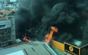 Cháy siêu thị 5,5 tầng gần chợ Xuân Mai-Hà Nội