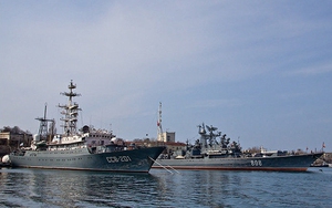 8 tàu NATO đã bám theo tuần dương mẫu hạm Nga