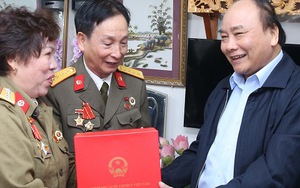 Thủ tướng Nguyễn Xuân Phúc thăm cư dân nhà thu nhập thấp