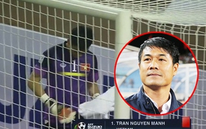 HLV Hữu Thắng tố trọng tài nặng tay với Nguyên Mạnh