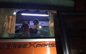 CĐV Việt Nam ném vỡ kính xe bus chở đội Indonesia, cộng đồng mạng lên án gay gắt