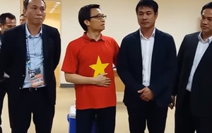 Công Vinh, Hữu Thắng rơi lệ khi Phó thủ tướng Vũ Đức Đam tới động viên