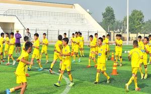 FLC Thanh Hóa đào tạo trẻ: Cầu thủ có tài và văn hóa mới quý