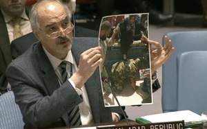 Tranh cãi ầm ĩ quanh bức ảnh 'tình thương của binh sĩ Syria'