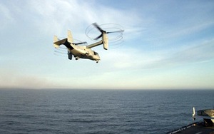 VIDEO: Trực thăng 'kỳ lạ' của Mỹ đâm xuống biển vỡ tan tành