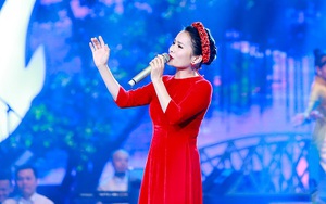 Thành Lê tình tứ 'nâng khăn sửa áo' cho Lê Anh Dũng