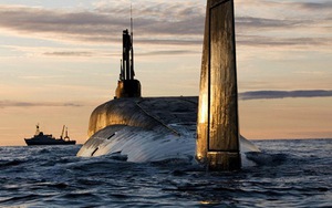 Quảng cáo siêu thực: Sĩ quan Nga đi tàu ngầm mua... tủ lạnh