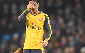 Bao giờ 'người vô hình' Oezil mới tỏa sáng ở trận đấu lớn?