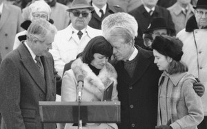 Ám sát quan chức ngoại giao: Hung thủ dùng từ trà phóng xạ, súng ngắn đến tên lửa