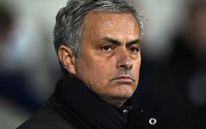 Vì Man United, Mourinho một mình đón Giáng sinh, Rooney kéo đồng đội 'đập phá' ở London