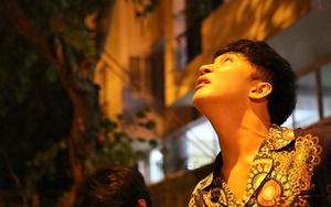 VIDEO: Chết cười cảnh 'Vệ sĩ Sài Gòn' B Trần mặc nội y đu dây điện