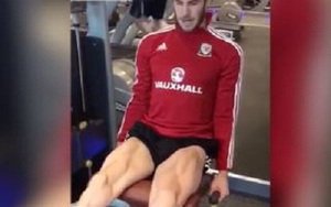 Gareth Bale khiến cộng đồng mạng choáng khi khoe cặp đùi khủng