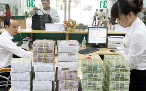 Khen thưởng tập thể và cá nhân tìm ra đối tượng tung tin đổi tiền