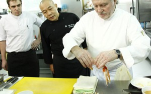 Đầu bếp giành 'Oscar ẩm thực' Alain Dutournier: Phở Việt còn có thể ngon hơn!