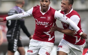 S.Khánh Hòa tiếc 'đứt ruột' khi loại đồng đội cũ của Van Persie