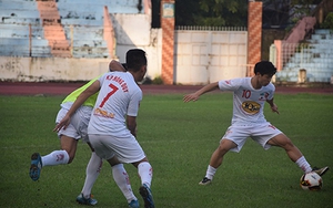 Chỉ 'tốn' 15.000 đồng để xem Công Phượng thi đấu