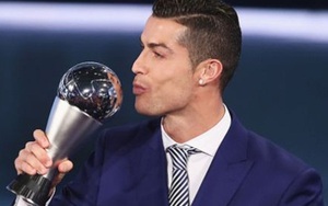 Huyền thoại Real chỉ trích Barca và Messi vì phớt lờ giải thưởng của Ronaldo