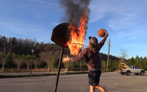 Ngỡ ngàng trước những pha ném bóng rổ từ khoảng cách không tưởng