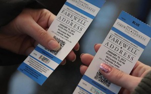 CHOÁNG: Vé nghe ông Obama phát biểu chia tay được rao bán 10.000 USD/cặp