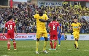 HLV vô địch Champions League nghiêm khắc với ngoại binh FLC Thanh Hóa