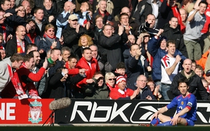 Gary Neville: 'Họ chửi tôi, chửi mẹ tôi. Nhưng trận chiến với Liverpool luôn là số 1'