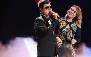 Xúc động khoảnh khắc Mỹ Tâm 'e ấp' bên vai chàng trai khiếm thị Đức Mạnh