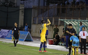 Omar bị cắt lương thưởng trong thời gian thụ án treo giò