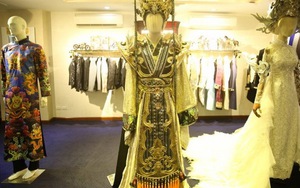 Hoài Linh diện phục trang nặng hơn 10kg trong Táo Quân 2017