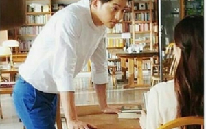 Fan 'phát sốt' vì Song Joong Ki đăng ảnh tươi cười bên một phụ nữ bí ẩn