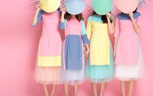 Mặc áo dài cách tân với 'váy đụp' có gì mà đáng lên án? (*)