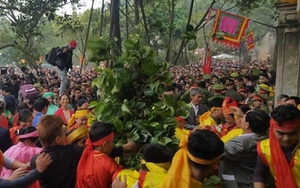 VIDEO: Kinh hoàng cảnh đánh nhau tả tơi để cướp lộc tại Hội Gióng