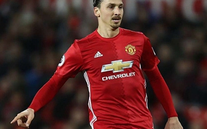 Fan Man United nức lòng khi Ibrahimovic biến hậu vệ Leicester thành 'gã hề'