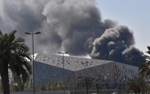 Siêu nhà hát 700 triệu USD bốc cháy ngùn ngụt