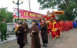 Thực hành nghi lễ rước nước, tế cá tại lễ hội đền Trần