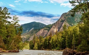 Nga: Chưa tìm thấy tung tích chiếc trực thăng du lịch rơi xuống hồ