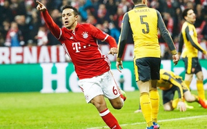 Thiago Alcantara ngày càng hoàn hảo còn Oezil vẫn tệ ở trận đấu lớn