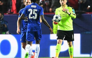 Sevilla 'sốc' vì Kasper Schmeichel bắt quá đỉnh