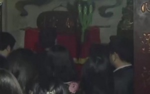 Cán bộ Bộ Công Thương đi lễ trong giờ hành chính bị hạ bậc lương